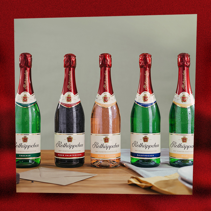 Fünf verschiedene Flaschen Rotkäppchen Sekt, verlinkt zum Rotkäppchen Shop.